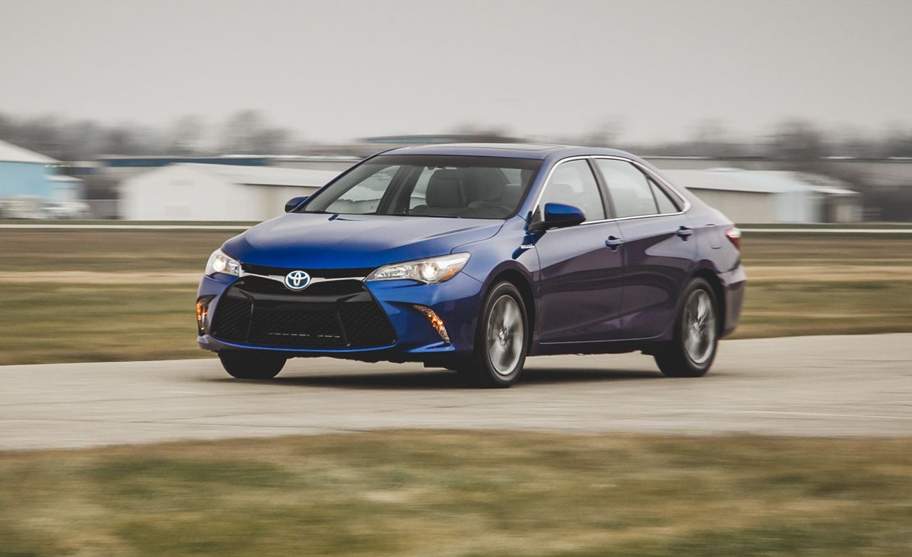 2017 Toyota Camry Hybrid Test Review Car And Driver