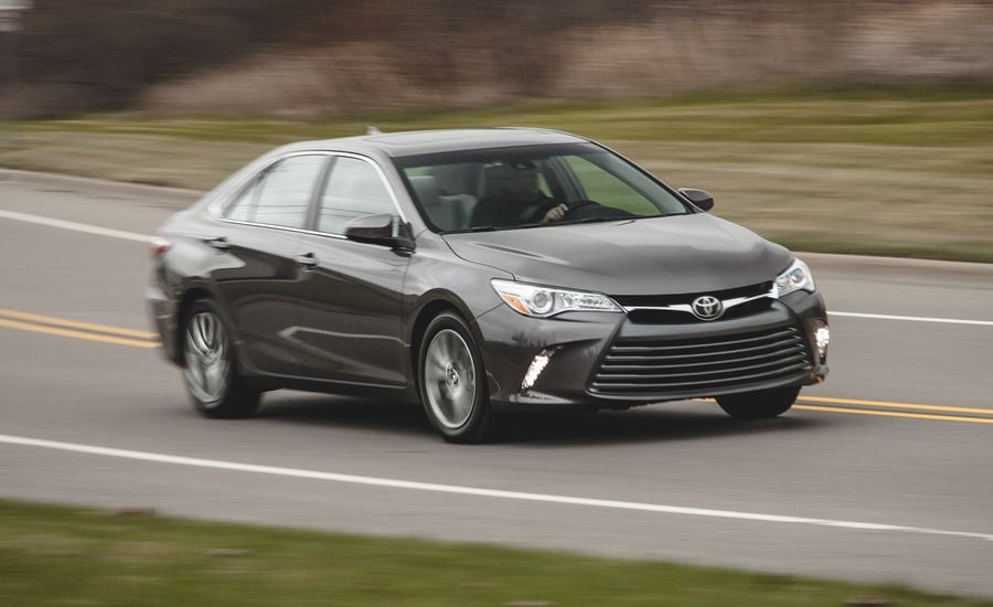 2015 Toyota Camry Xle Test Review Car And Driver