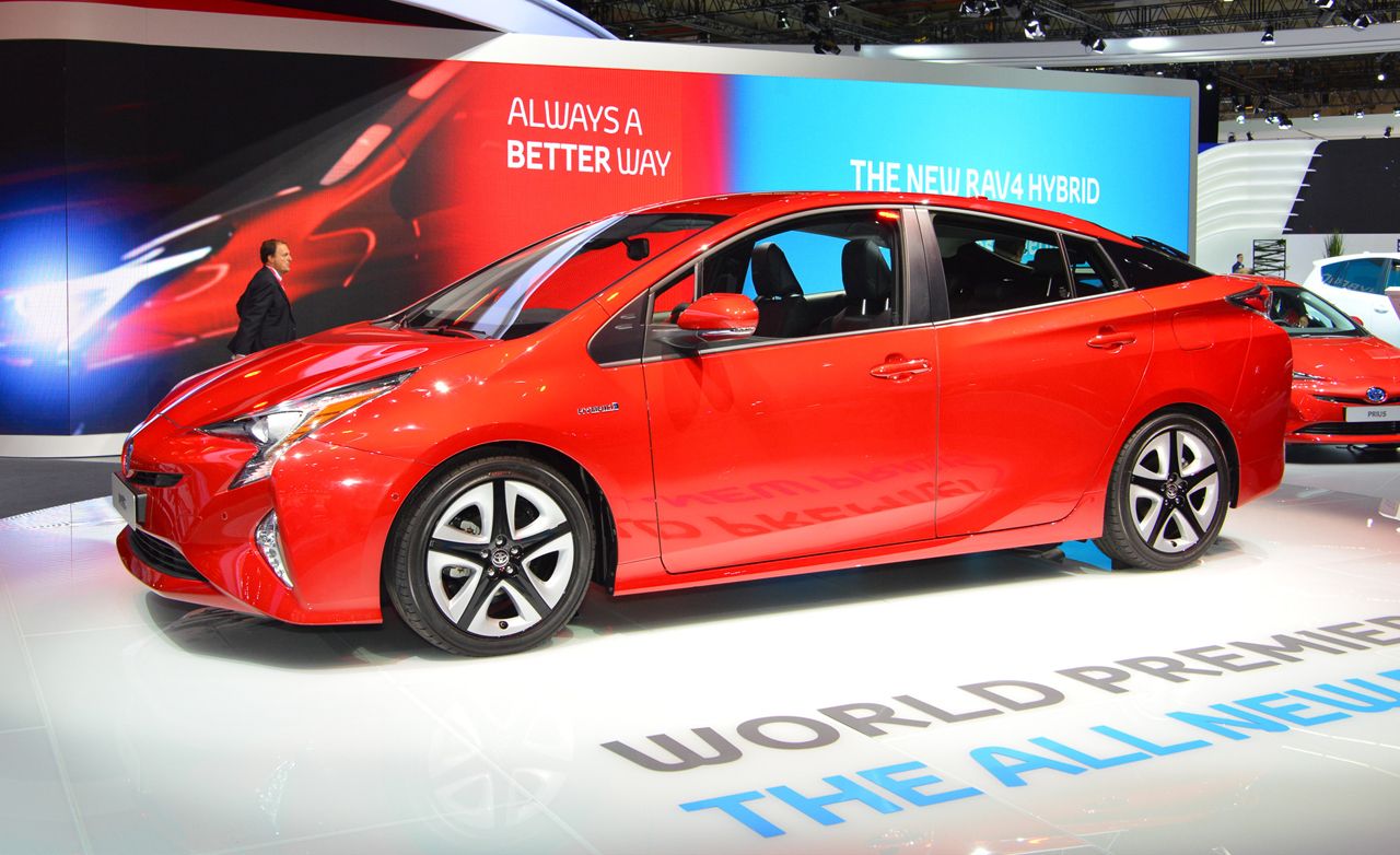 2017 Toyota Prius Review Car And Driver
