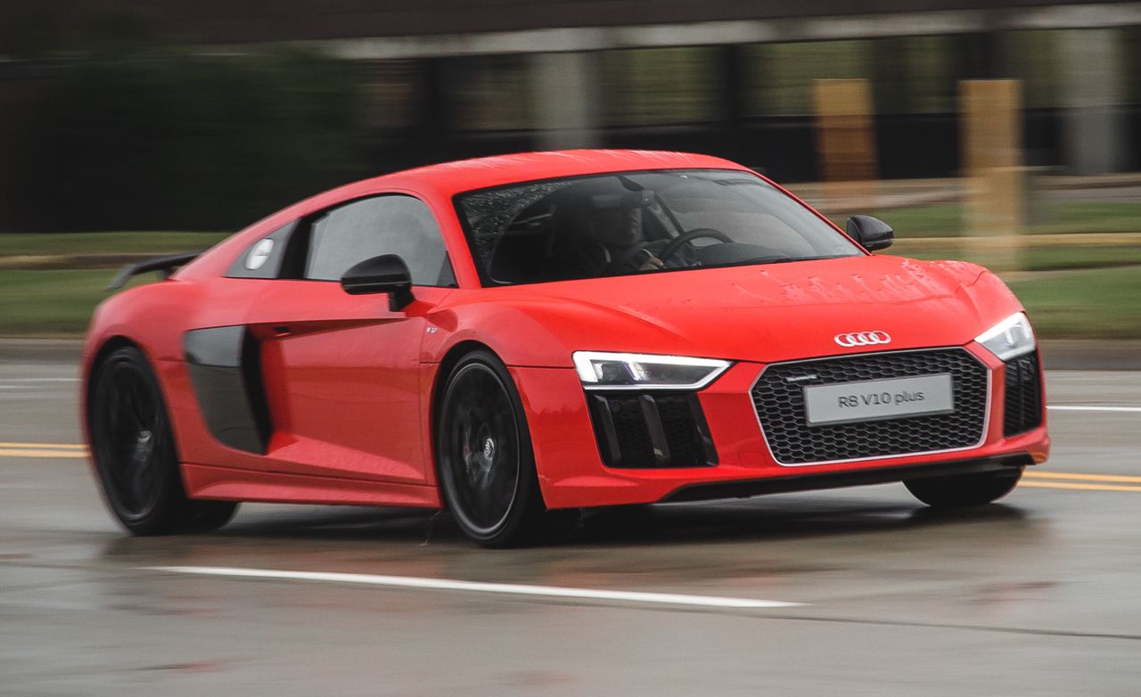 A Luxury Supercar Defined: The 2016 Audi R8 V10