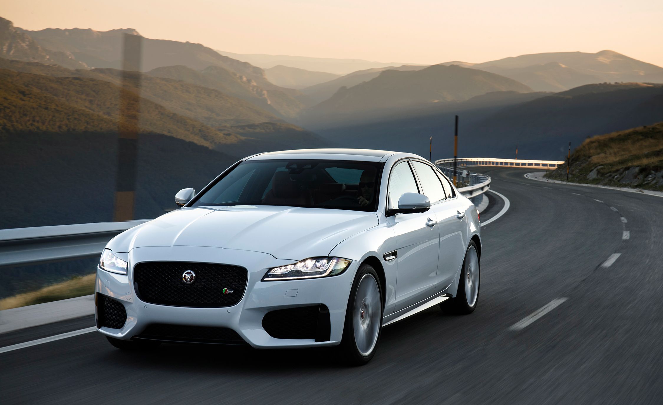 2018 Jaguar XF Photo