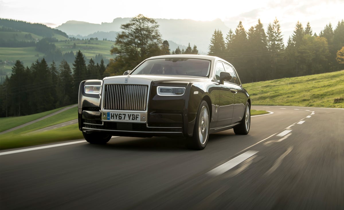 2018 Rolls Royce Phantom Viii First Drive Review Car And Driver