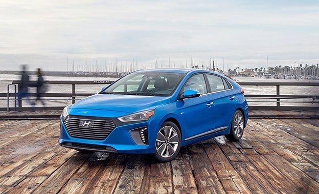 2017 Hyundai Ioniq Hybrid Full Test Review Car And Driver View 18 Photos