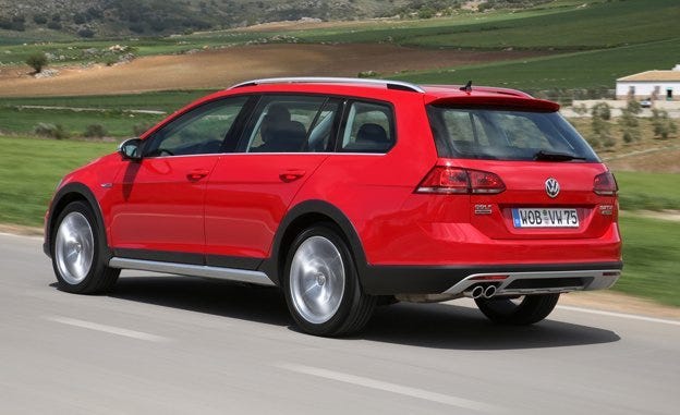 2017 Vw Golf Sportwagen Alltrack First Drive Review Car And Driver View 16 Photos
