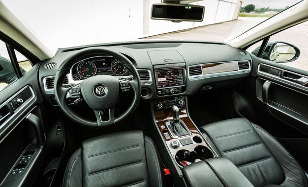 2017 Volkswagen Touareg Interior Review Car And Driver