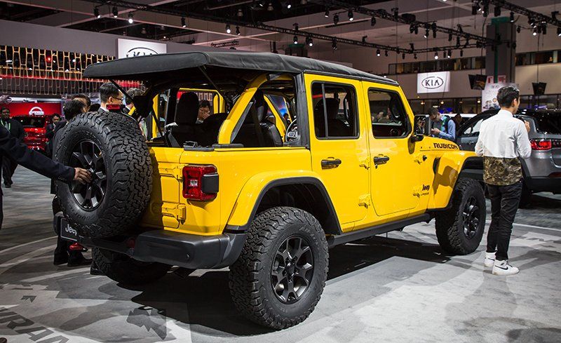2018 Jeep Wrangler Jl Finally Unveiled All The Details 2018 Jeep Wrangler Jl Finally Unveiled All The Details Photos News Car And Driver