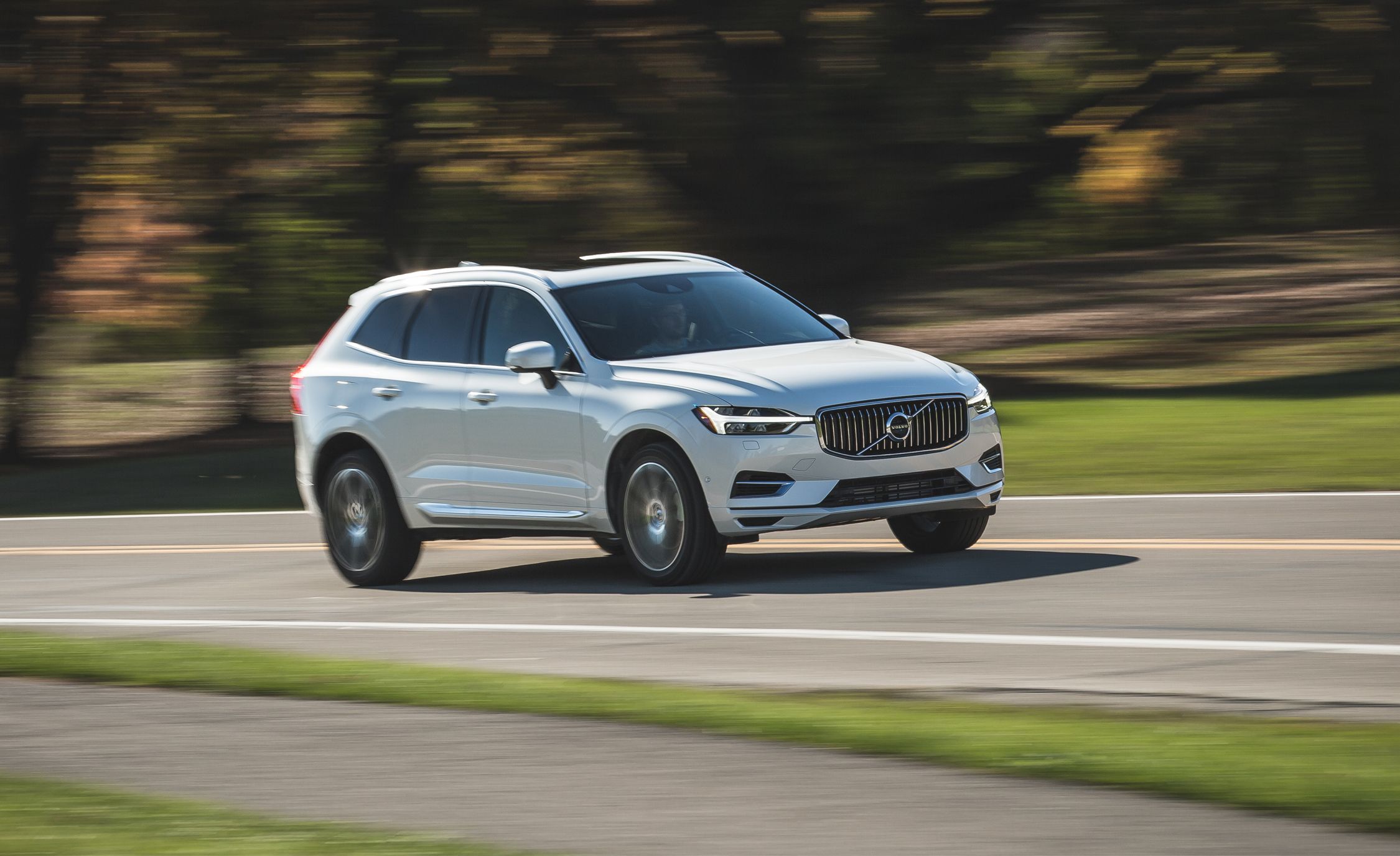 2018 Volvo Xc60 T8 Plug In Hybrid First Drive Review Car And Driver