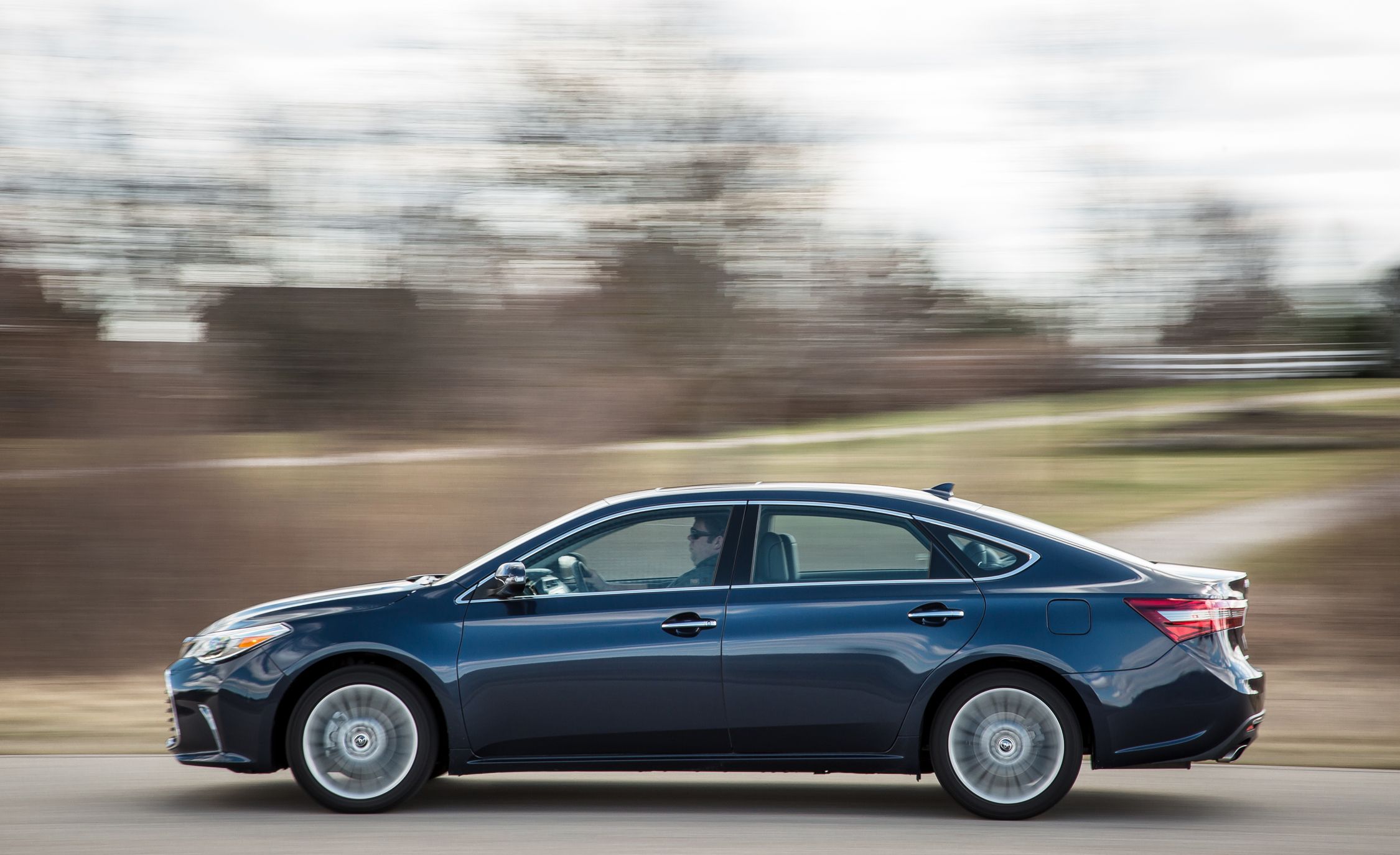 2017 Toyota Avalon In Depth Model Review Car And Driver
