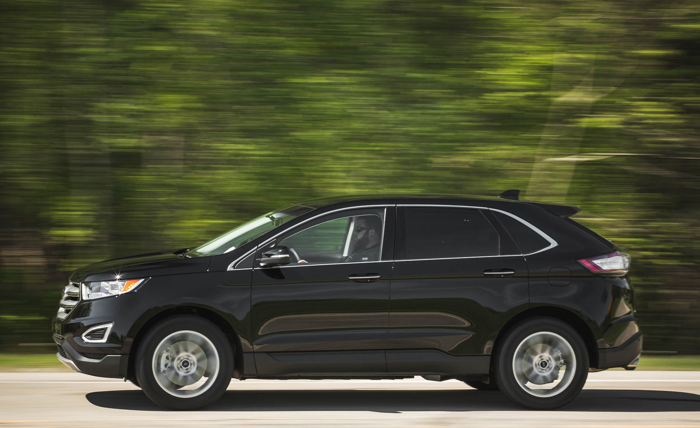 2017 Ford Edge 3 5l V 6 Awd Review Car And Driver