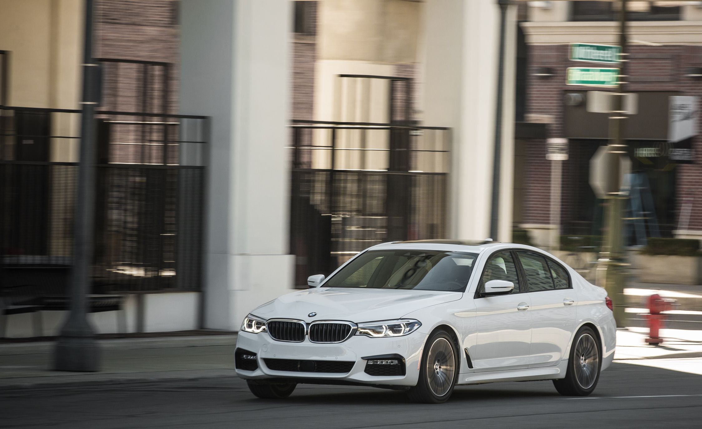 BMW 5 Series: Storage compartments in the cargo area BMW 5 Series: Storage compartments in the cargo area