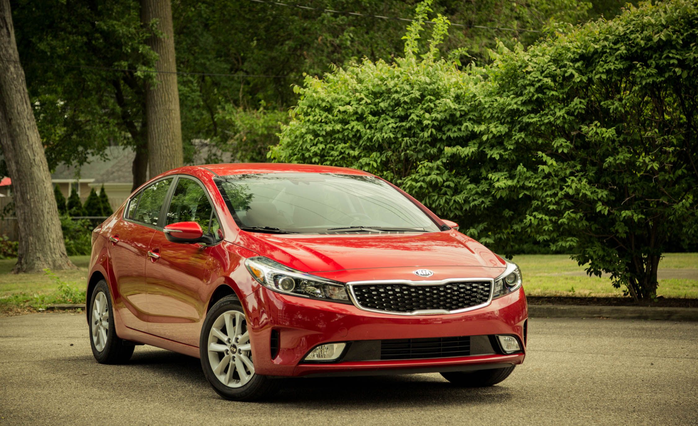 2017 Kia Forte / Forte5 | UVO3 Infotainment Review | Car and Driver