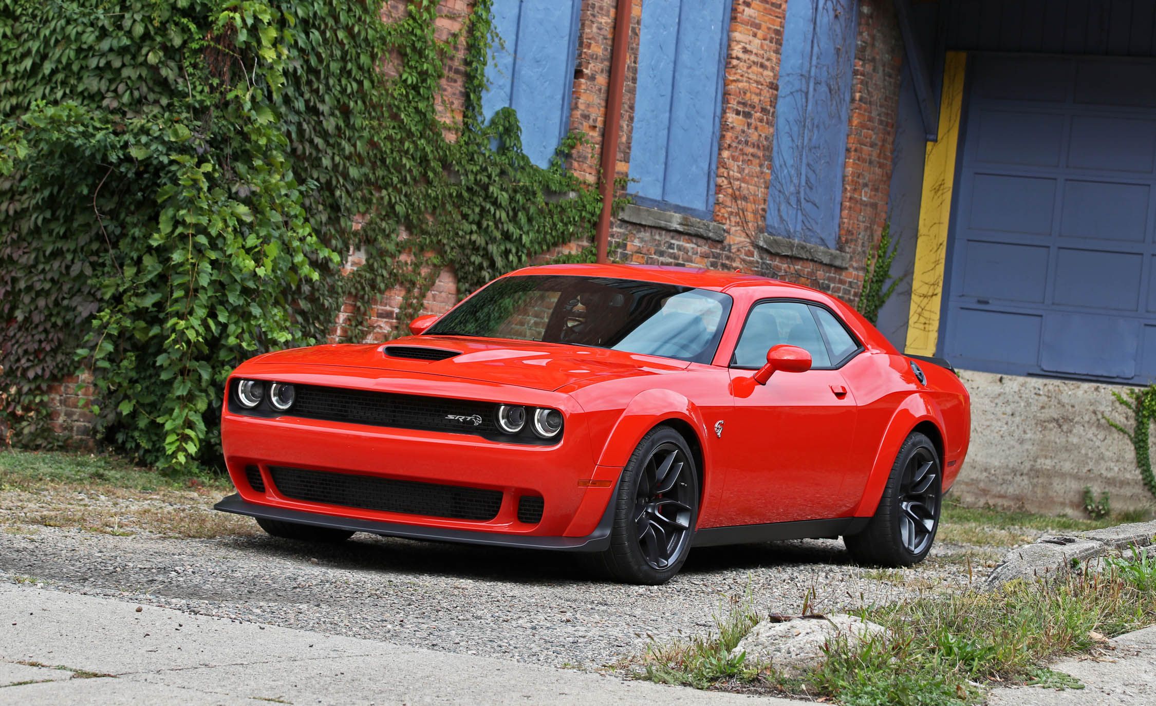 Dodge Challenger srt Hellcat красный