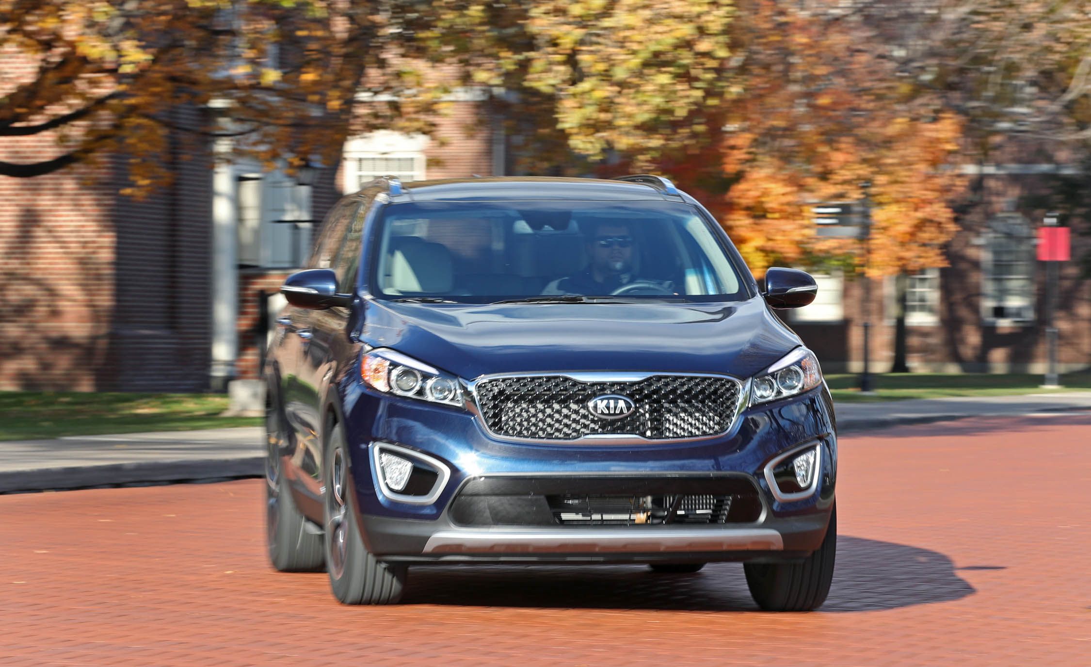 Kia Sorento: Front seat adjustment - power (if equipped) Kia Sorento: Front seat adjustment - power (if equipped)