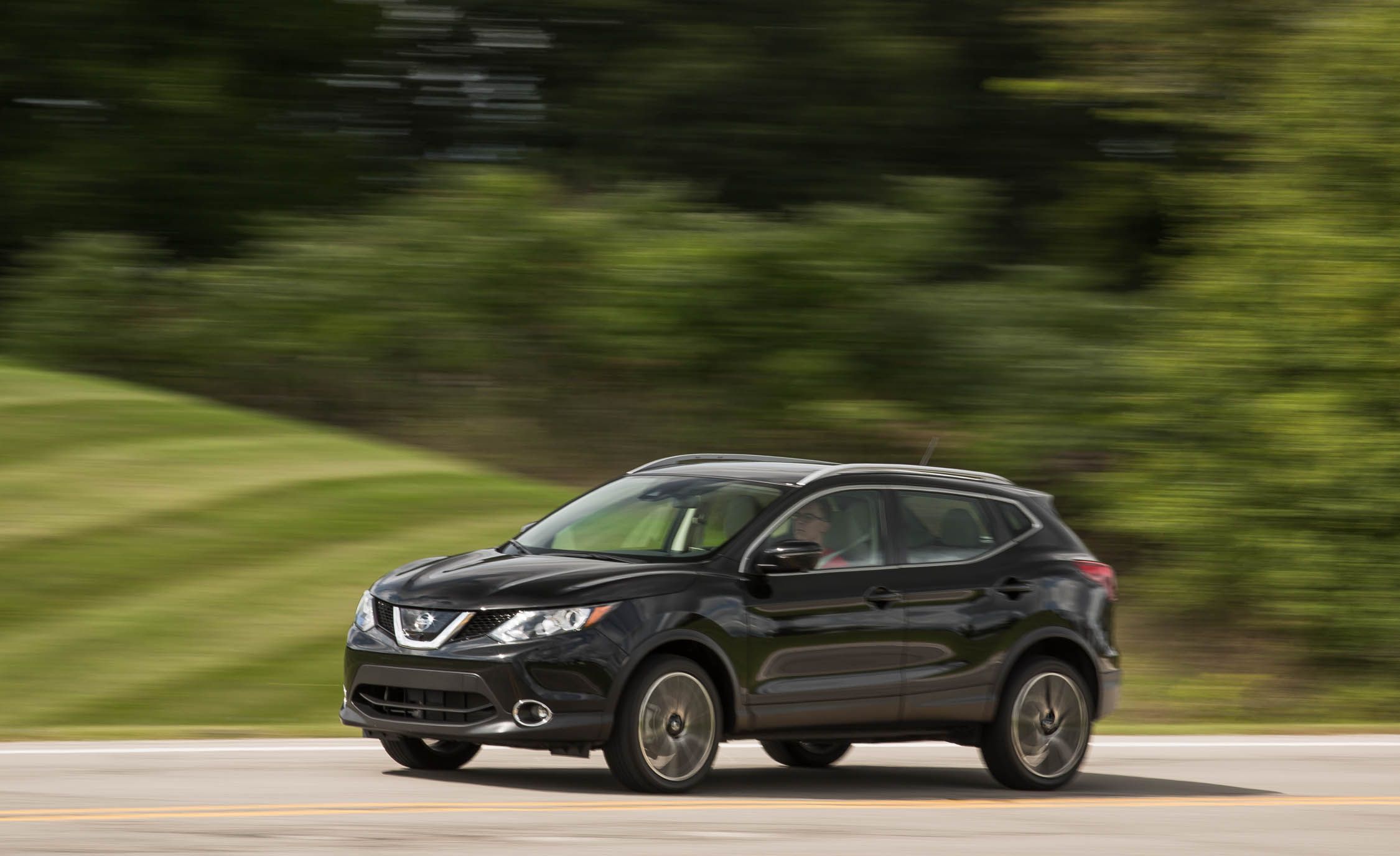 2017 Nissan Rogue Sport | Performance and Driving ...