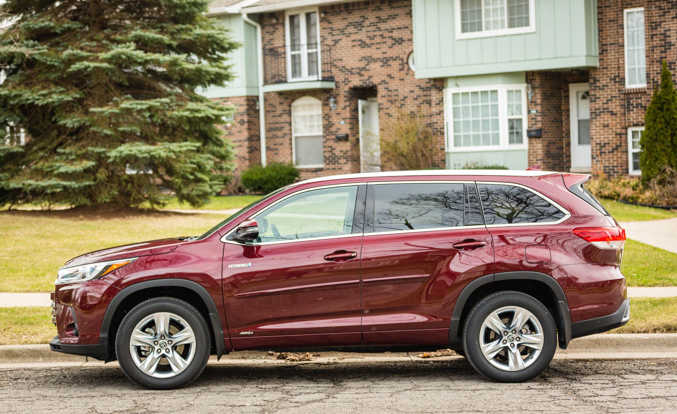2017 Toyota Highlander V 6 Awd Test Review Car And Driver