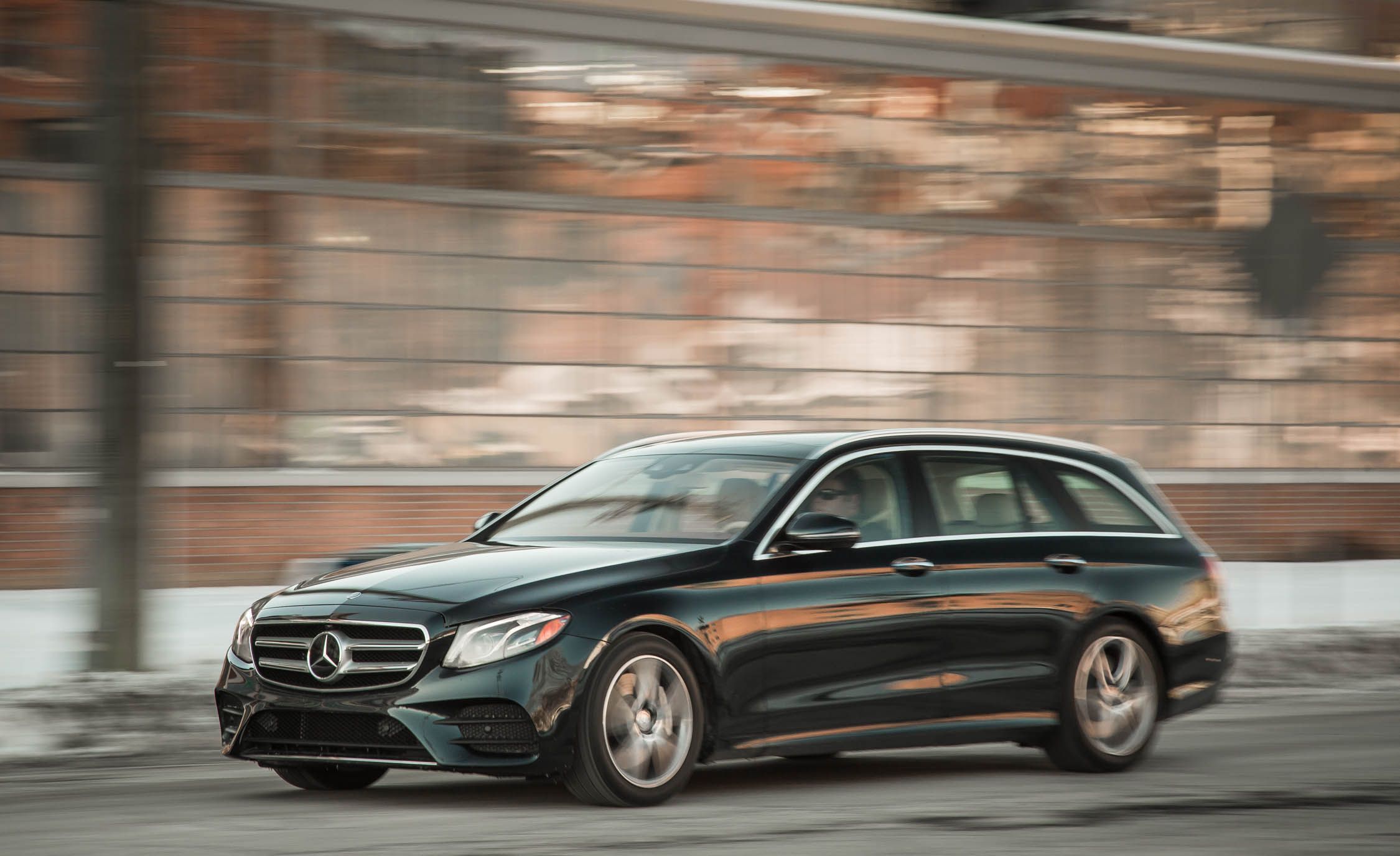 Mercedes-Benz E-Class: Overview of occupant safety Mercedes-Benz E-Class: Overview of occupant safety