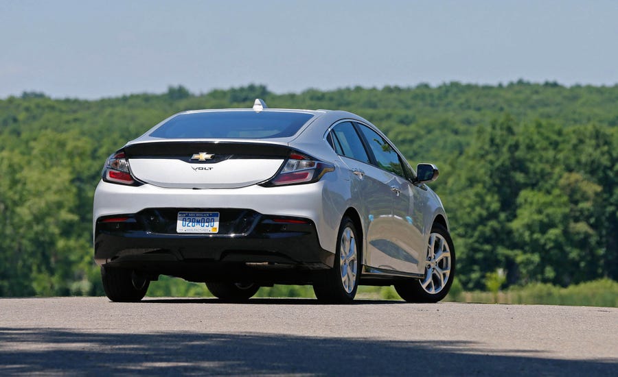 2018 Chevrolet Volt | Cargo Space and Storage Review | Car ...
