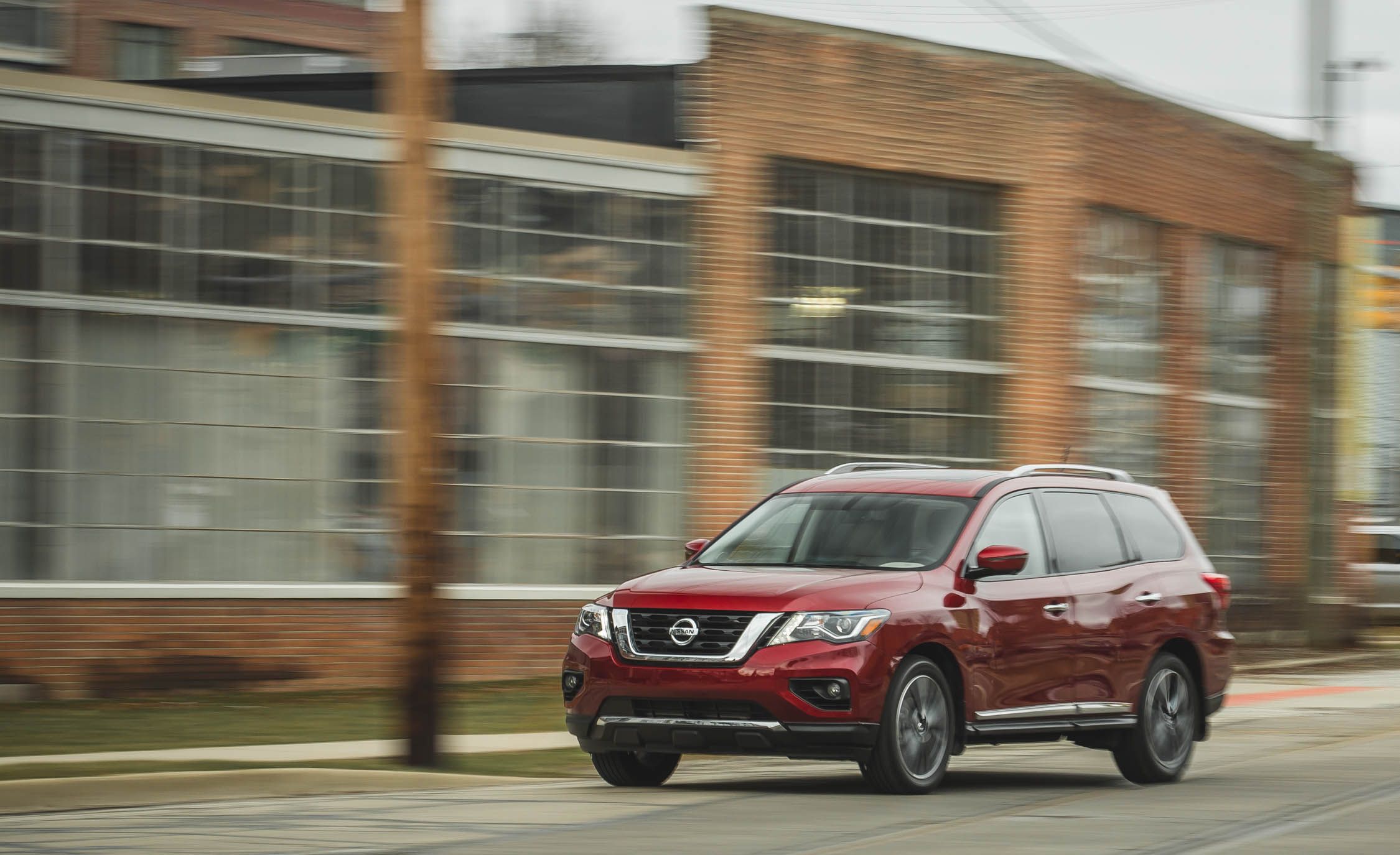 Nissan Pathfinder Reviews | Nissan Pathfinder Price, Photos, and Specs | Car and Driver