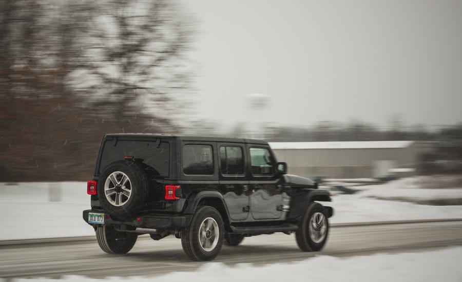 2018 Jeep Wrangler JL | Cargo Space and Storage Review ...