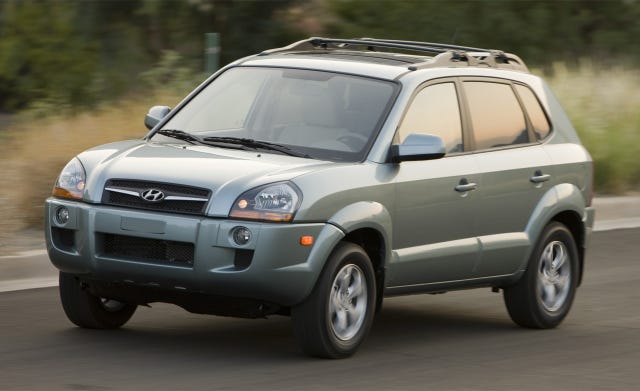 2009 Hyundai Tucson GLS FWD 4dr I4 Man Features and Specs