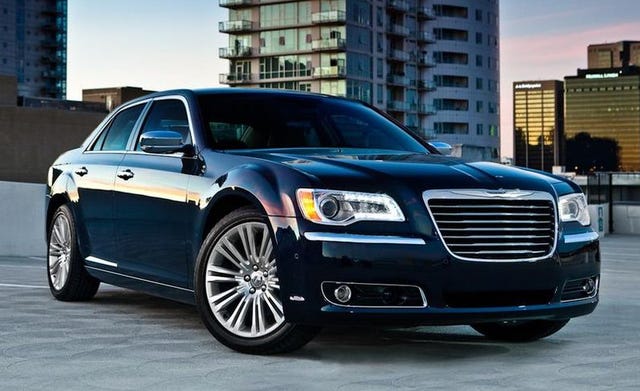 2014 Chrysler 300 4dr Sdn RWD Features and Specs