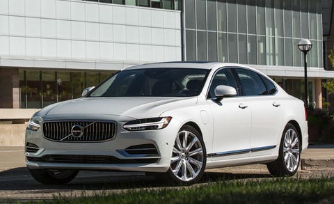 2019 Volvo S90 Momentum T8 eAWD Plug-In Hybrid Features and Specs