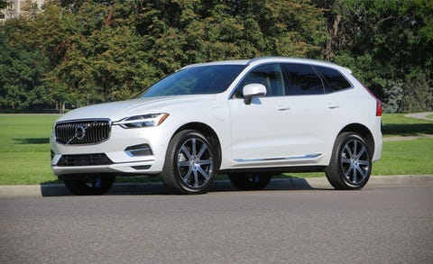 2018 Volvo XC60 Inscription T8 eAWD Plug-In Hybrid Features and Specs