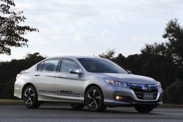 2017 Ford Fusion Hybrid Road Test Review Car And Driver