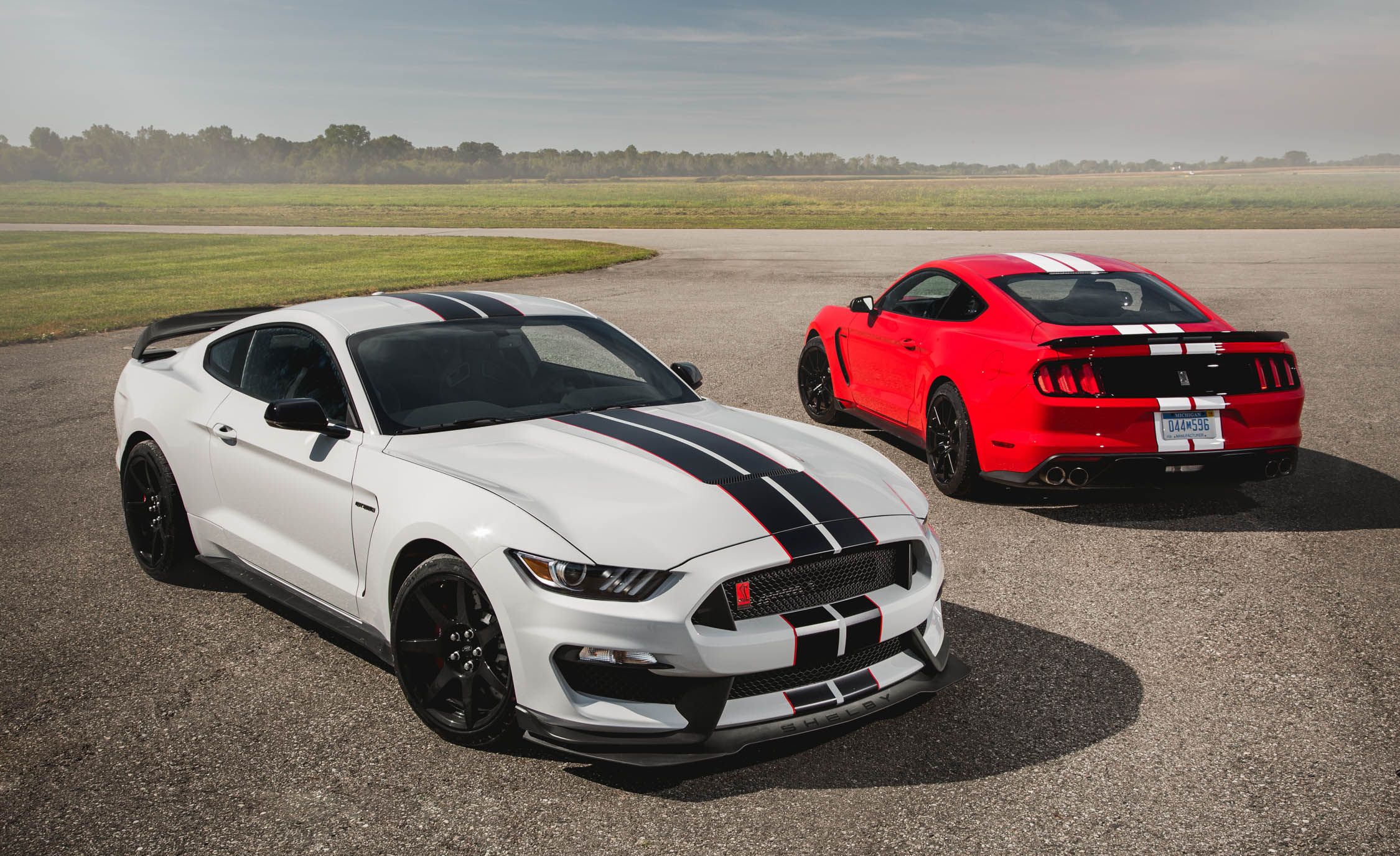 Ford Mustang Shelby Gt350 Gt350r Reviews Ford Mustang Shelby Gt350 Gt350r Reviews Price Photos And Specs Car Driver