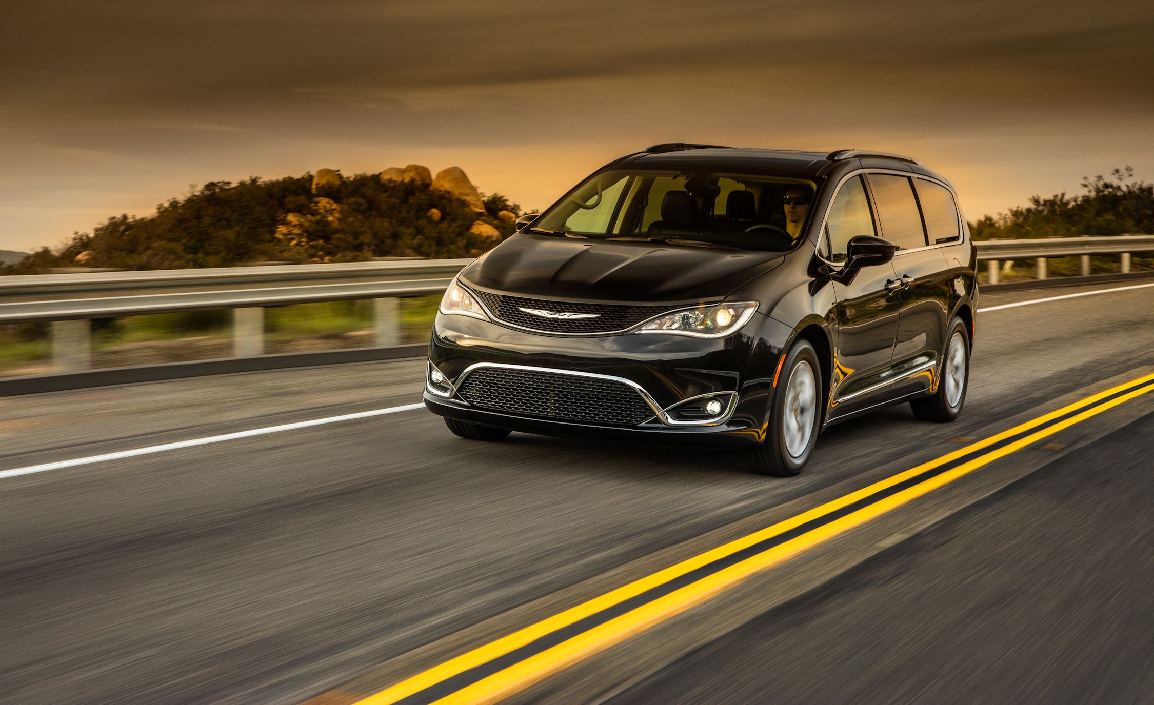 2017 Chrysler Pacifica First Drive Review Car And Driver 2017 Chrysler Pacifica