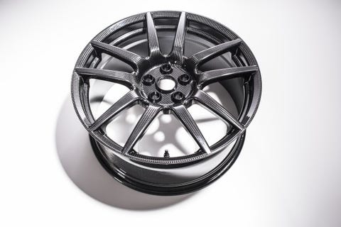 Ford Gt S Carbon Fiber Wheels To Shave Two Pounds Per Corner News Ford Gt Carbon Fiber Wheel 1