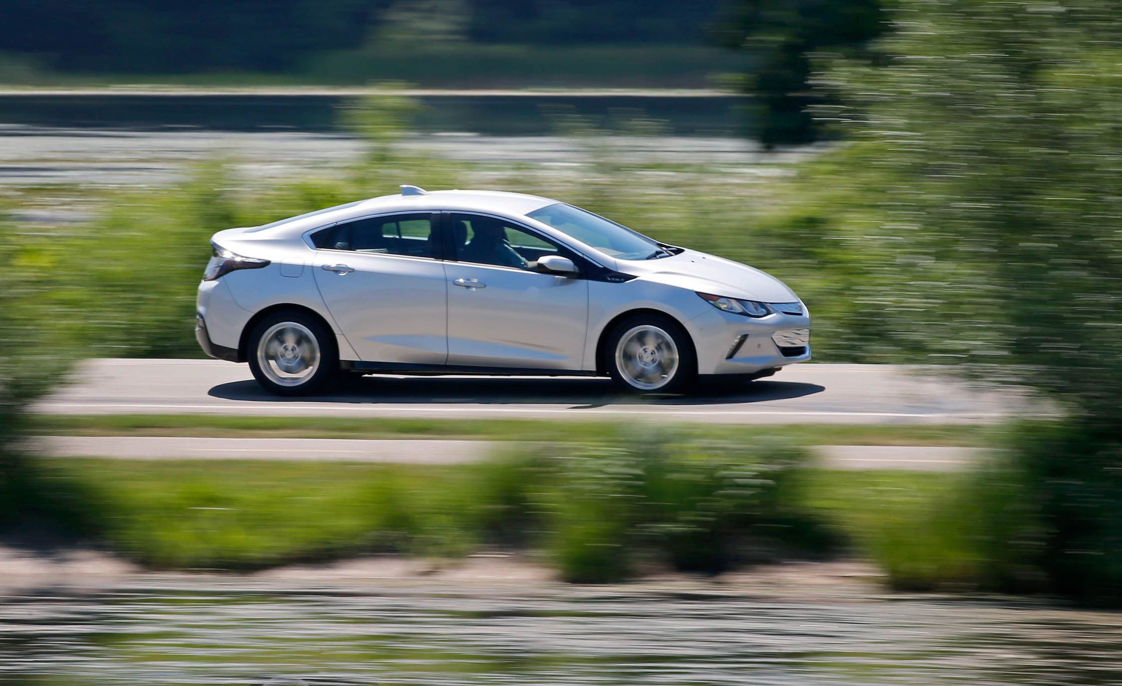 2019 Chevrolet Volt Reviews Price Photos And 2019 Chevrolet Volt Reviews Price Photos And Specs Car Driver