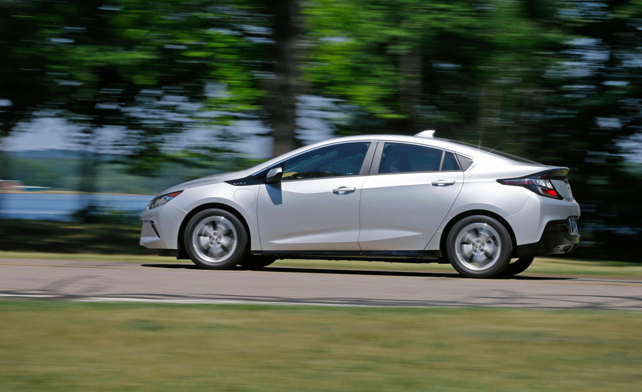 2019 Chevrolet Volt Reviews Price Photos And 2019 Chevrolet Volt Reviews Price Photos And Specs Car Driver