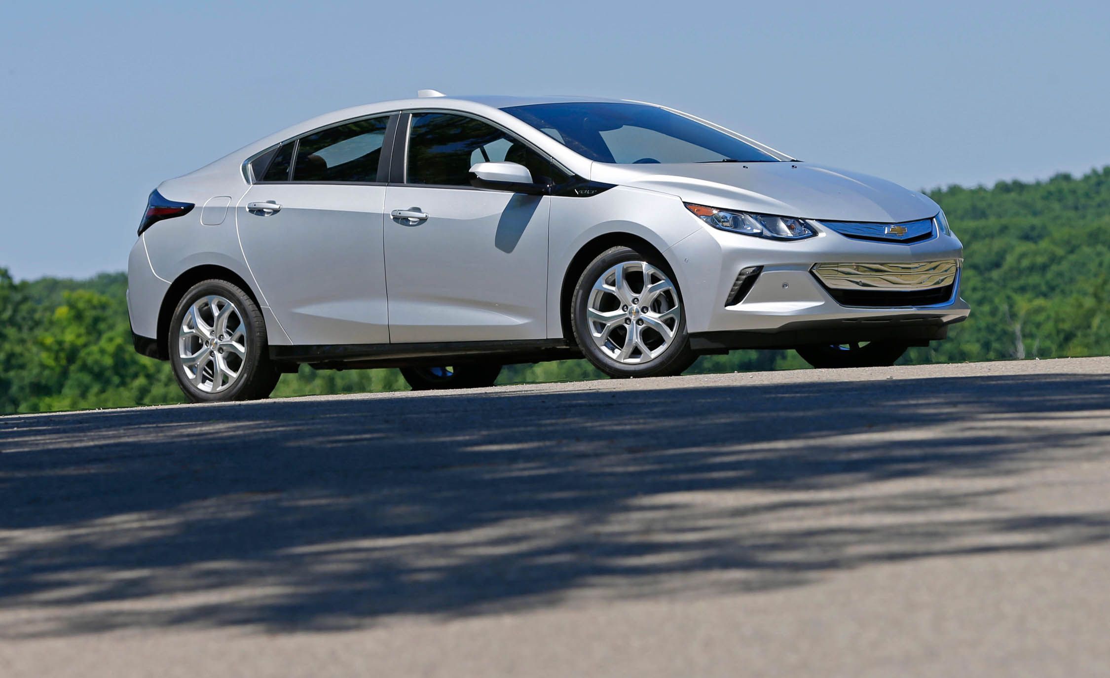 2019 Chevrolet Volt Reviews Price Photos And 2019 Chevrolet Volt Reviews Price Photos And Specs Car Driver