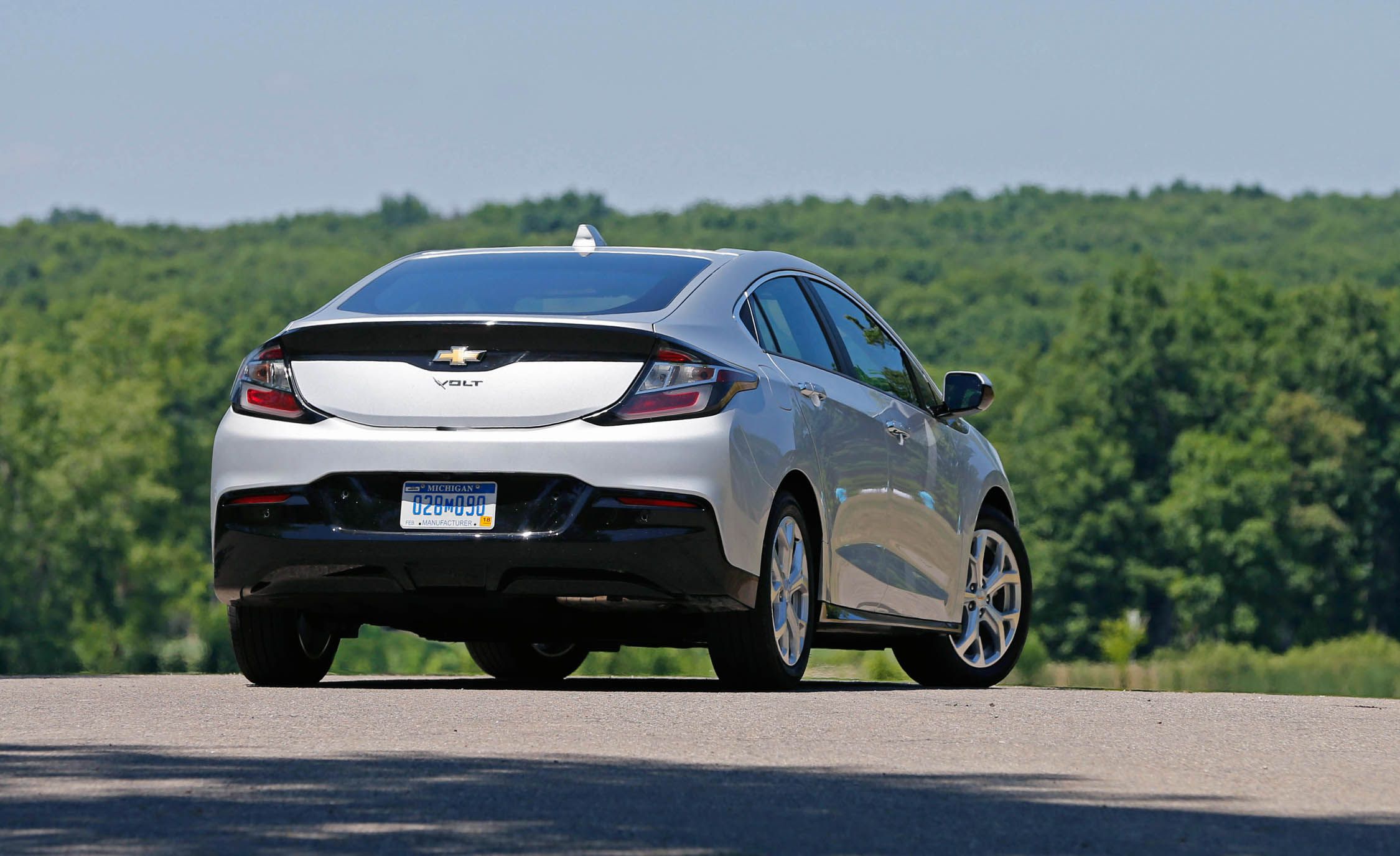 2019 Chevrolet Volt Reviews Price Photos And 2019 Chevrolet Volt Reviews Price Photos And Specs Car Driver