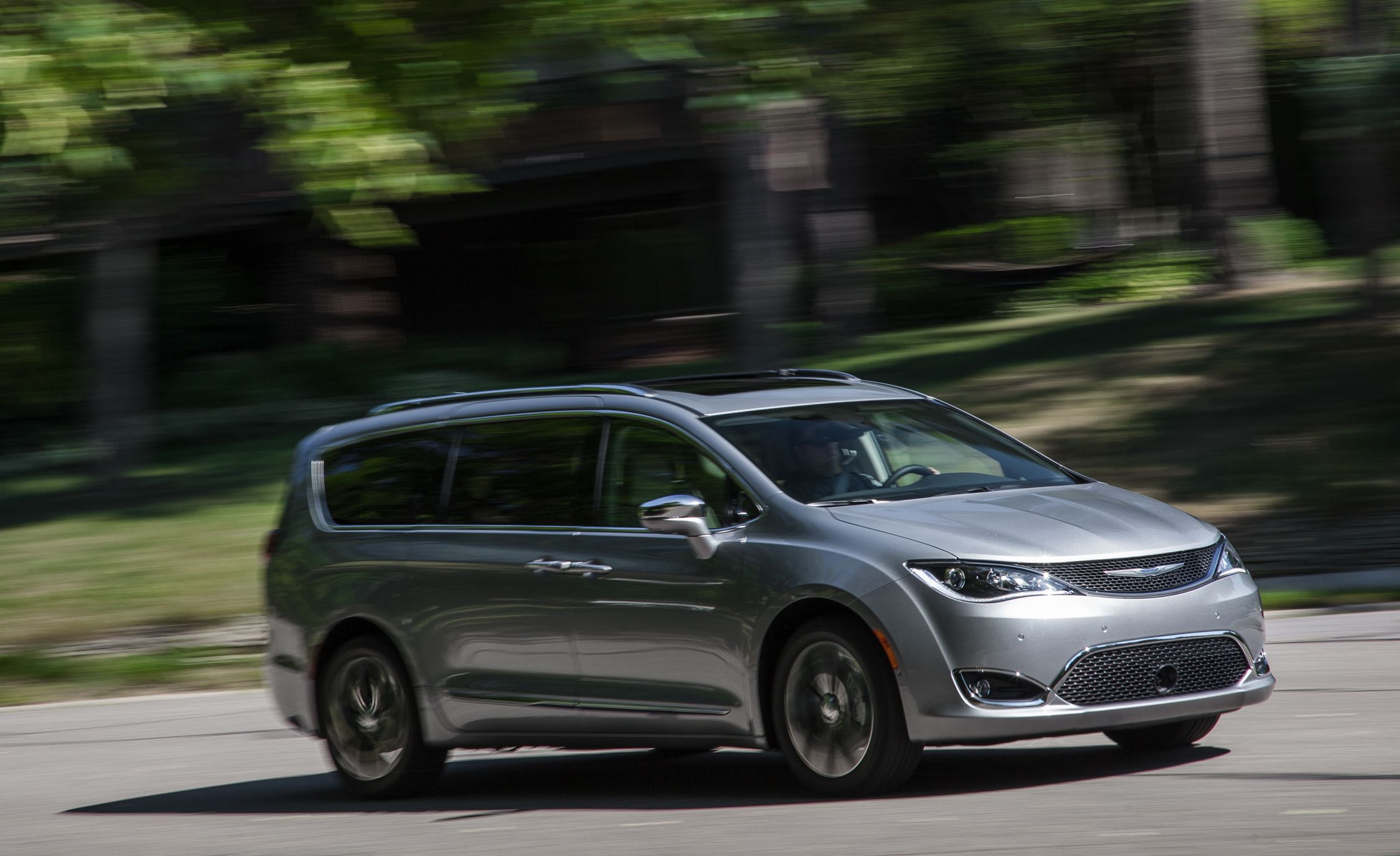 2019 Chrysler Pacifica Reviews Price Photos 2019 Chrysler Pacifica Reviews Price Photos And Specs Car Driver