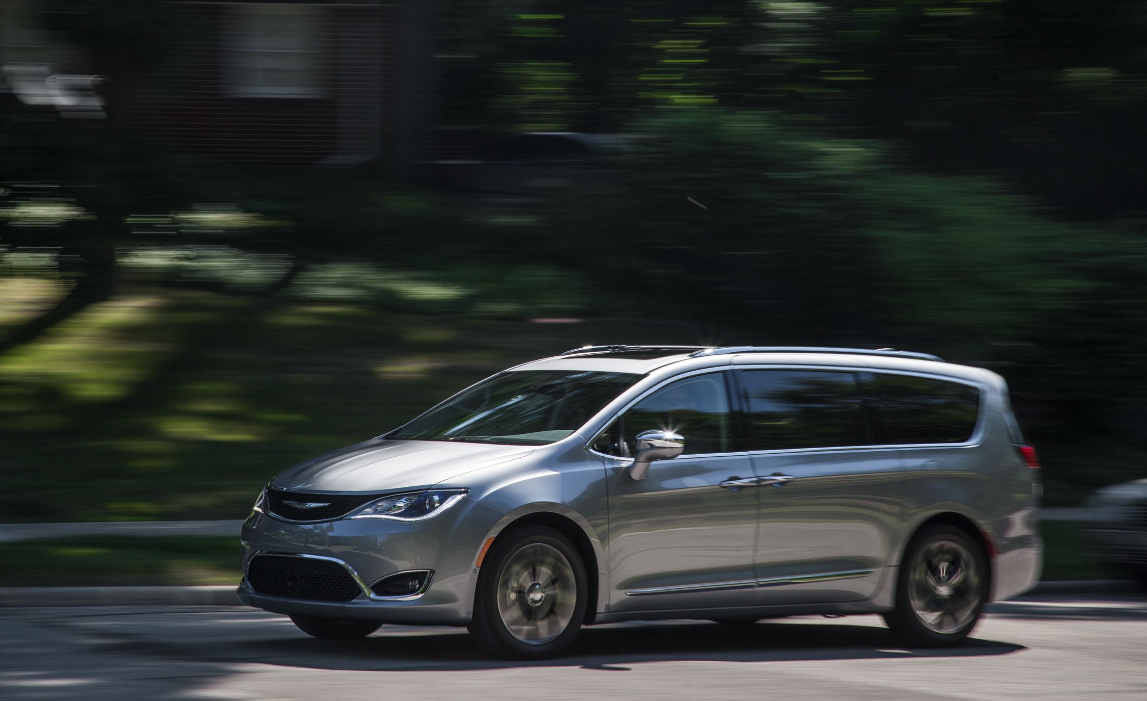 2019 Chrysler Pacifica Reviews Price Photos 2019 Chrysler Pacifica Reviews Price Photos And Specs Car Driver
