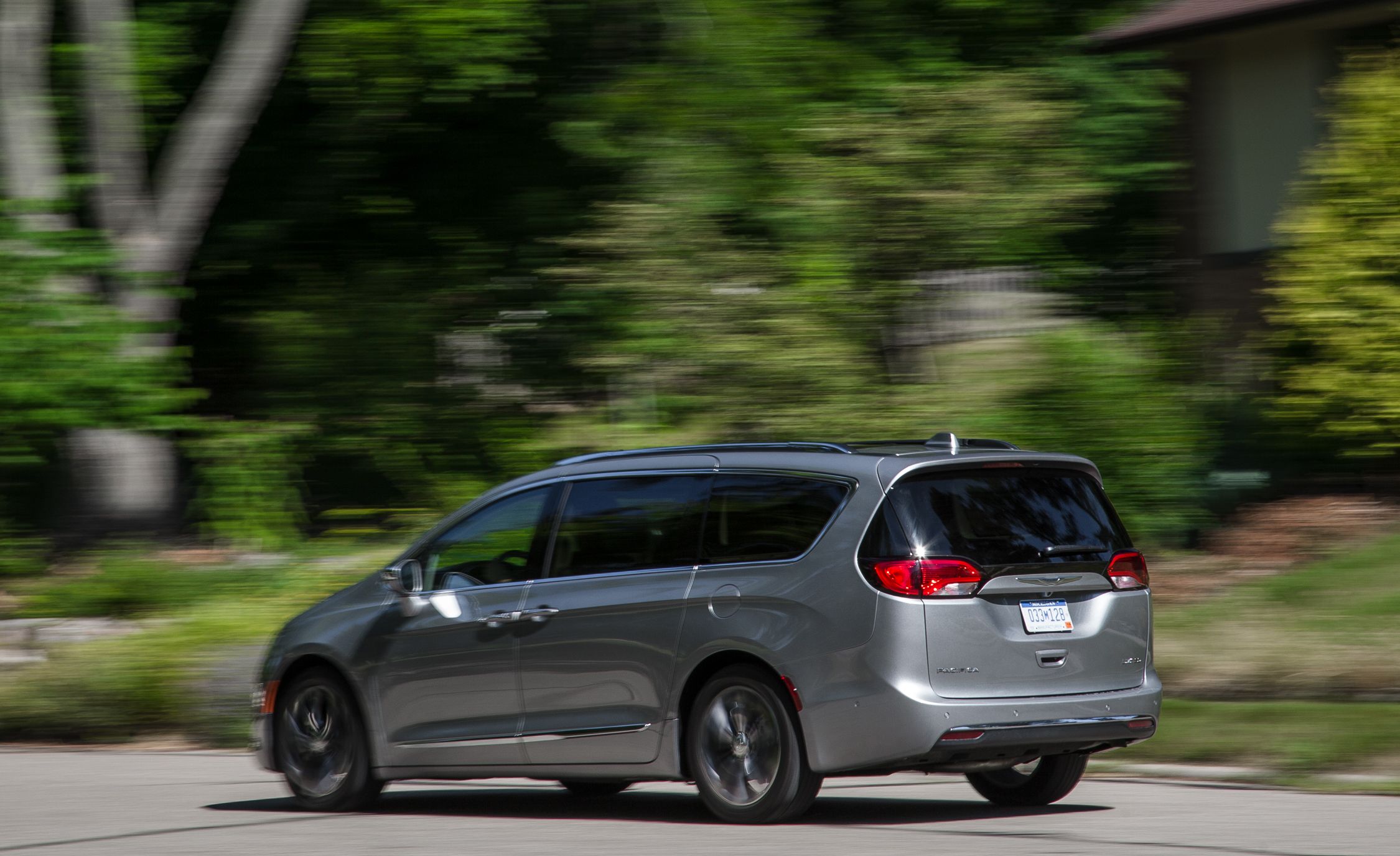 2019 Chrysler Pacifica Reviews Price Photos 2019 Chrysler Pacifica Reviews Price Photos And Specs Car Driver