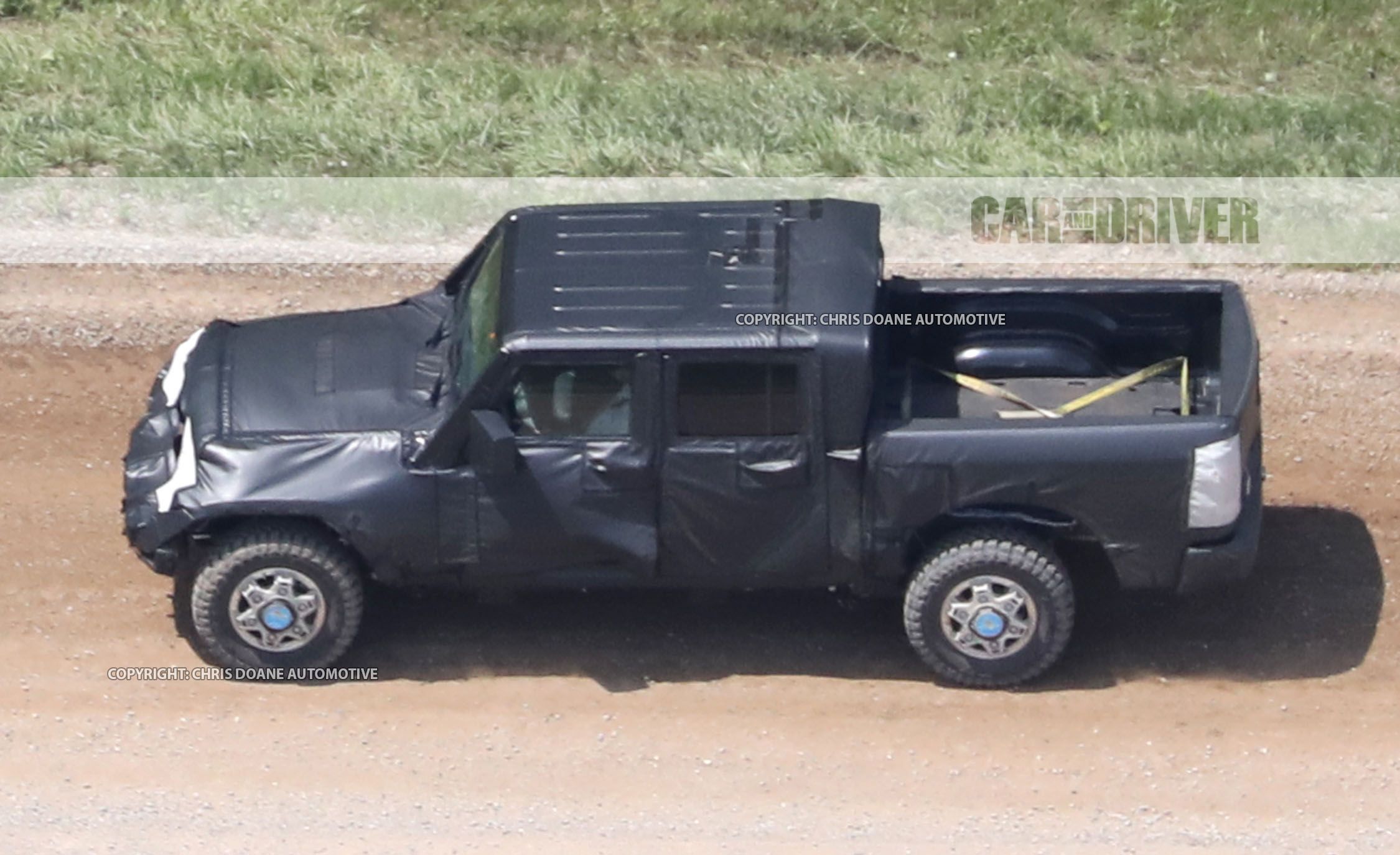 Jeep Wrangler Pickup Reviews Price Photos Jeep Wrangler Pickup Reviews Price Photos And Specs Car Driver