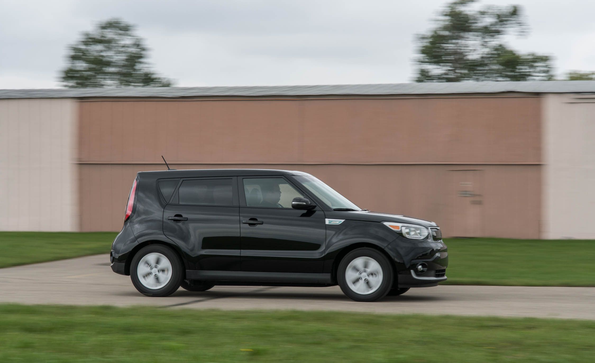 Kia Soul Ev Reviews Price Photos And Specs Car Kia Soul Ev Reviews Price Photos And Specs Car Driver