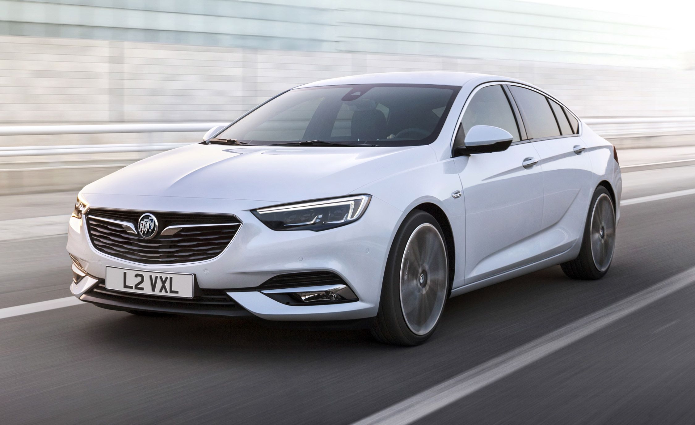 Resultado de imagem para 2018 buick regal