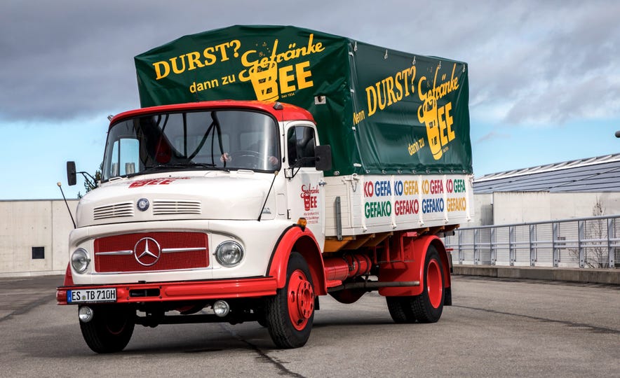 Lastkraftwagen Mercedes Benz Truck Division Represents At Retro Lastkraftwagen Mercedes Benz Truck Division Represents At Retro Clics 2017 Slide 1
