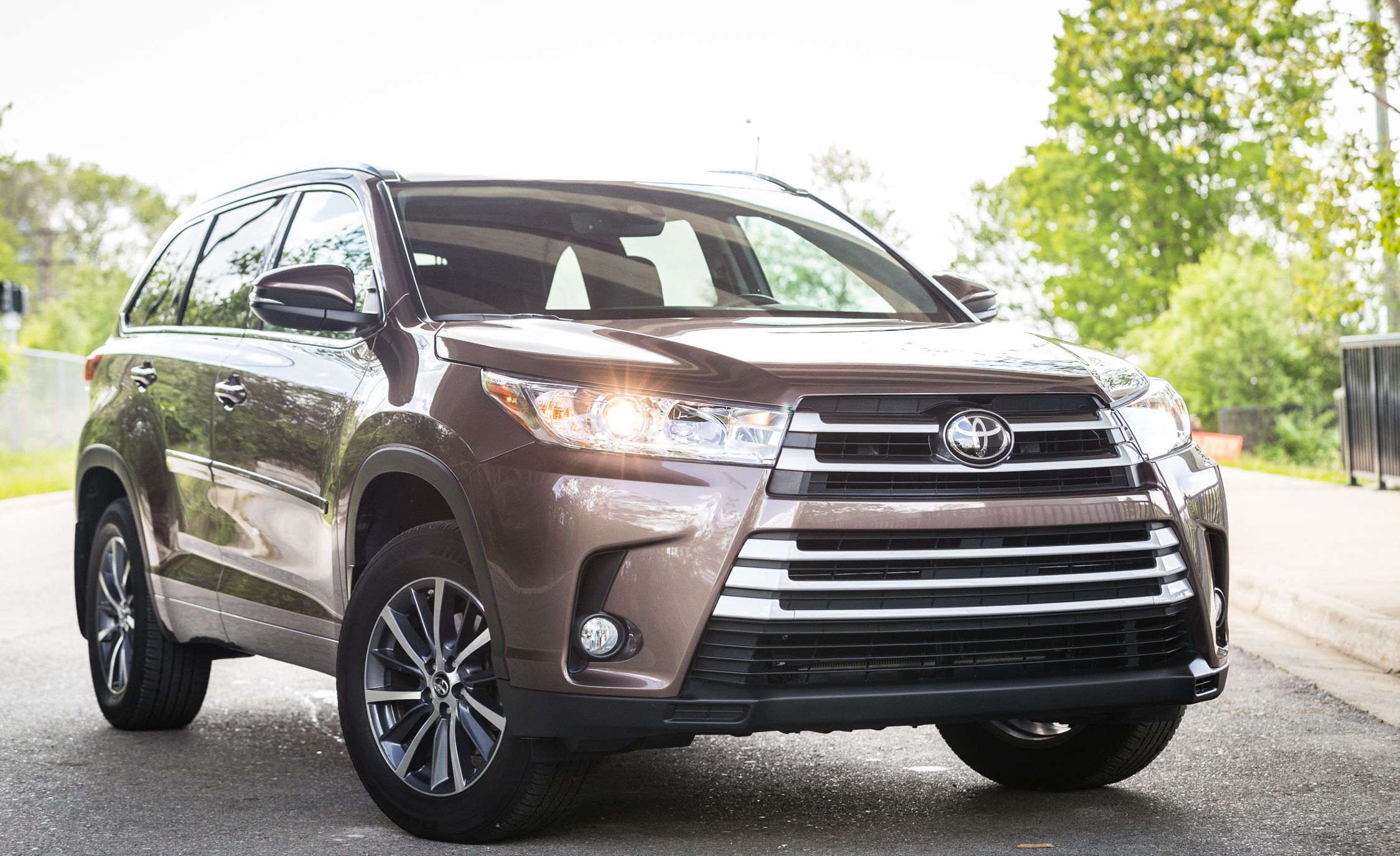 Toyota Highlander Reviews Price Photos And Toyota Highlander Reviews Price Photos And Specs Car Driver
