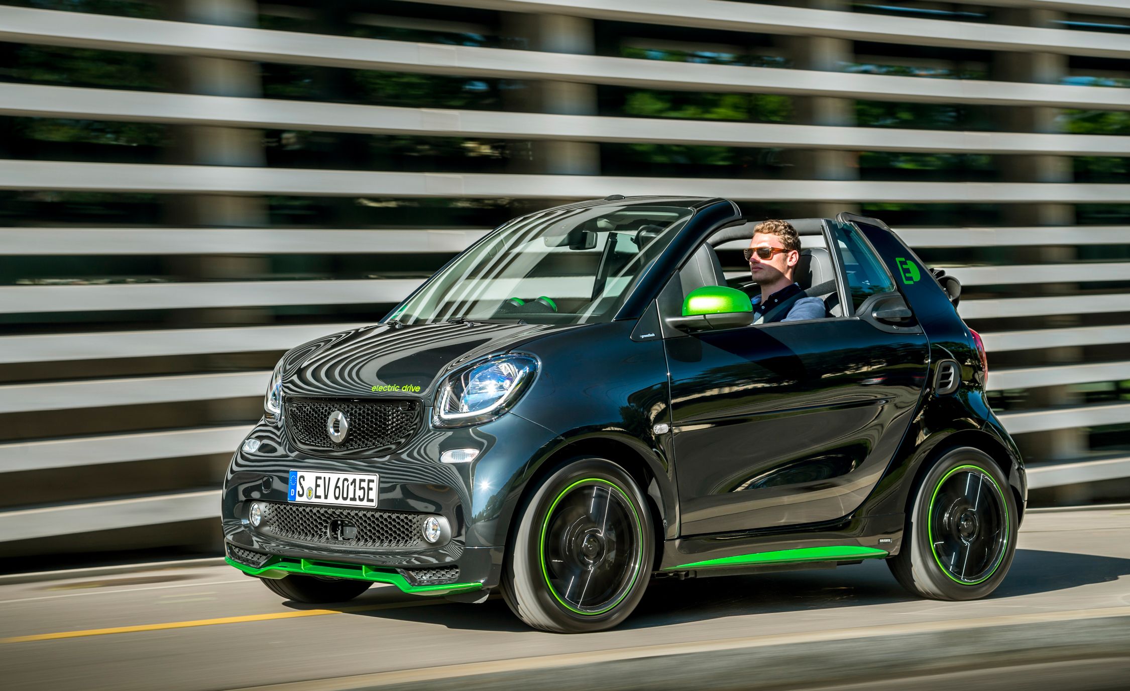 Smart Fortwo Electric Drive Reviews Smart Fortwo Electric Drive Reviews Price Photos And Specs Car Driver