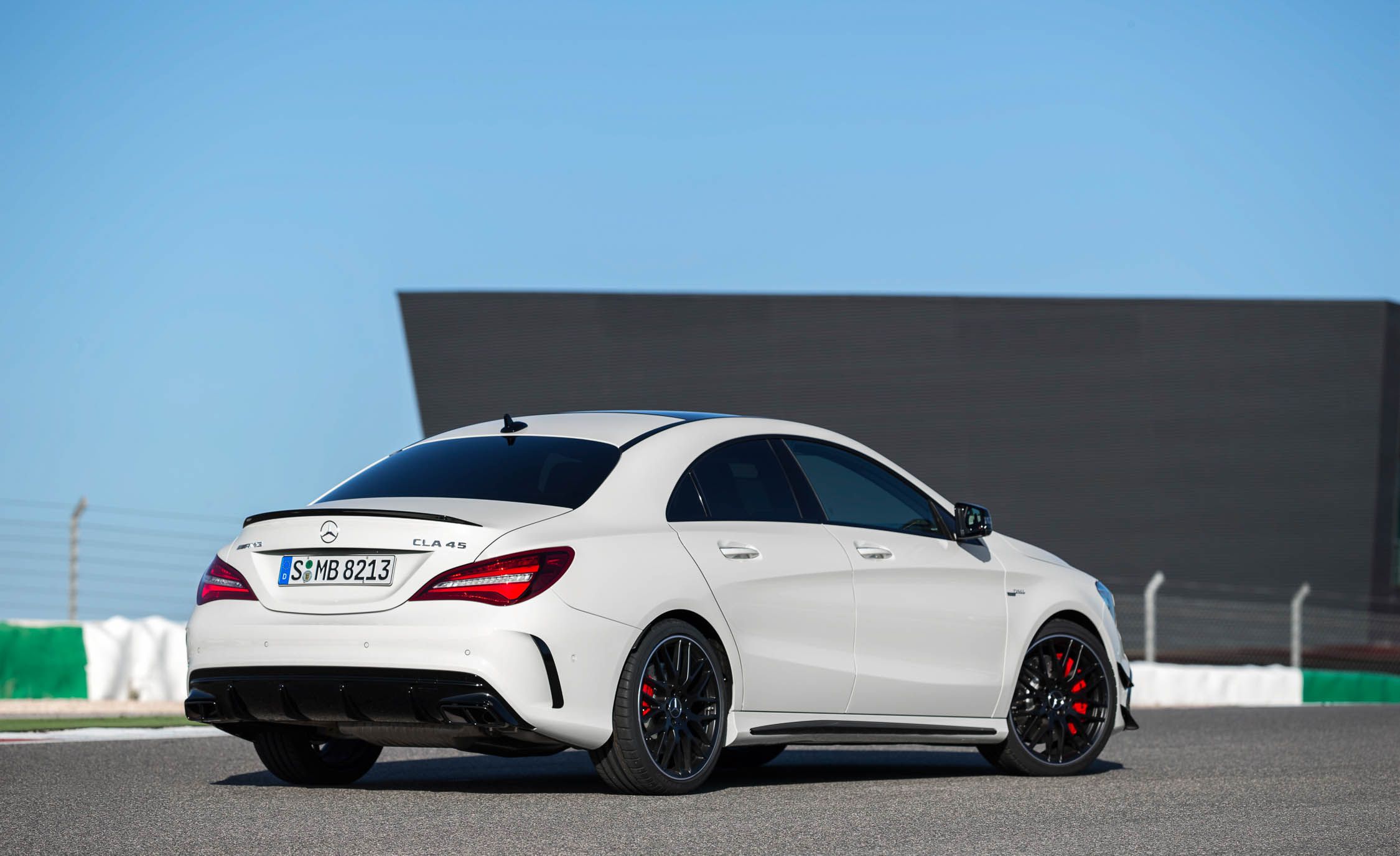https://hips.hearstapps.com/amv-prod-cad-assets.s3.amazonaws.com/wp-content/uploads/2017/09/2017-Mercedes-AMG-CLA45-137-1.jpg