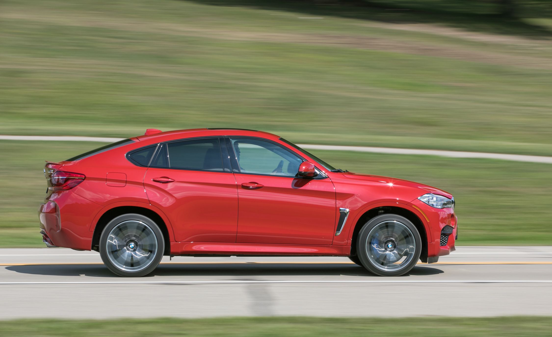 2011 bmw x6m specs