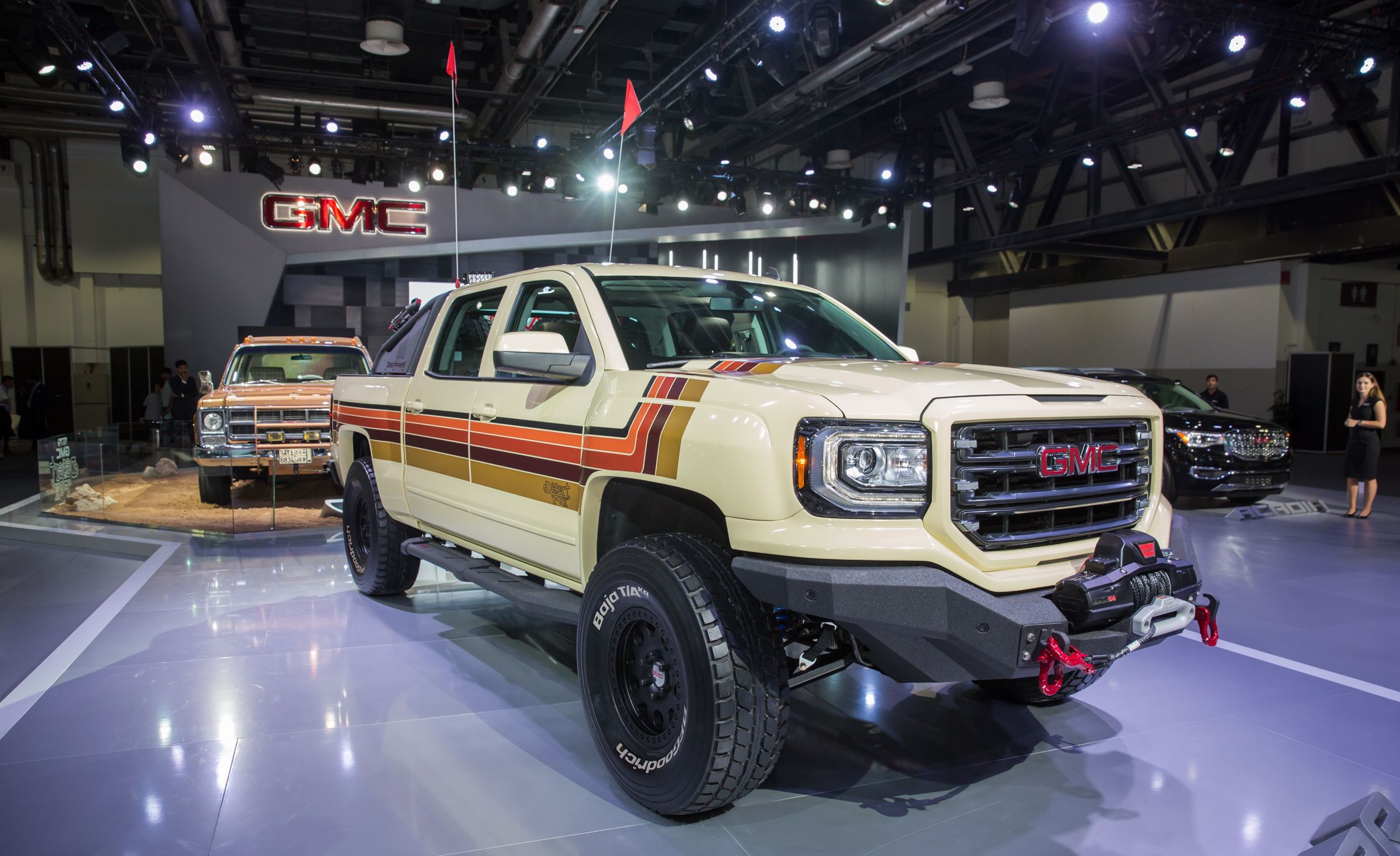 2018 GMC Sierra 1500 Pictures | Photo Gallery | Car and Driver 2018 GMC Sierra 1500 Pictures | Photo Gallery | Car and Driver