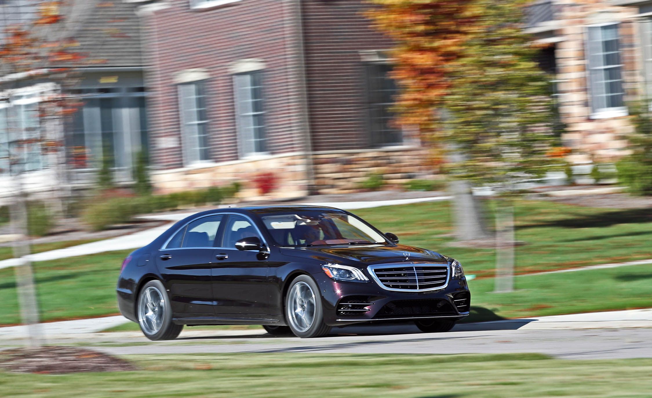 https://hips.hearstapps.com/amv-prod-cad-assets.s3.amazonaws.com/wp-content/uploads/2018/01/2018-Mercedes-Benz-S-class-102.jpg