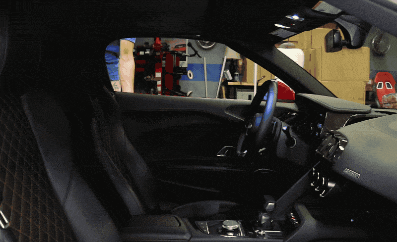https://hips.hearstapps.com/amv-prod-cad-assets.s3.amazonaws.com/wp-content/uploads/2018/02/2017-Audi-R8-Interior-Front.gif
