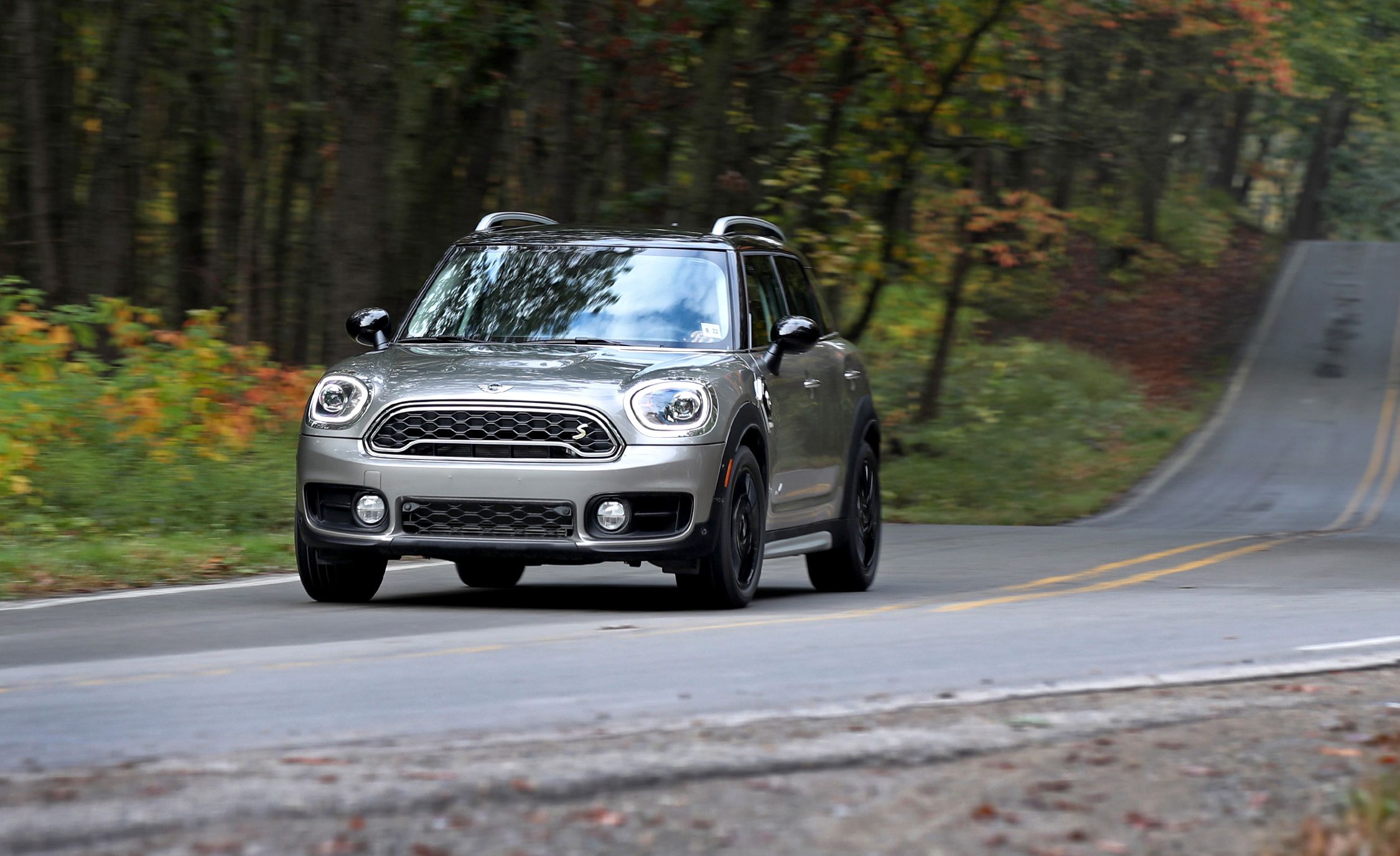 2018 Mini Cooper Countryman In Depth Model Review Car And Driver